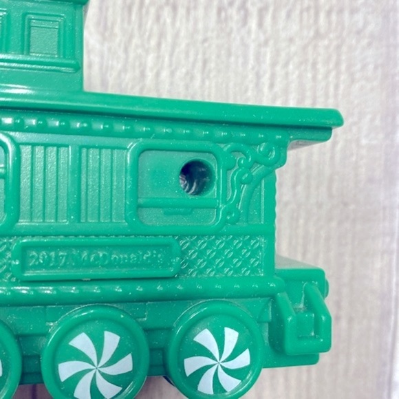 McDonald’s 2017 green caboose holiday express - Picture 4 of 8